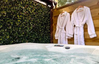 Danu 1A -Hot Tub-Perth-Pet Friendly-Luxury-Romantic - Photo 4