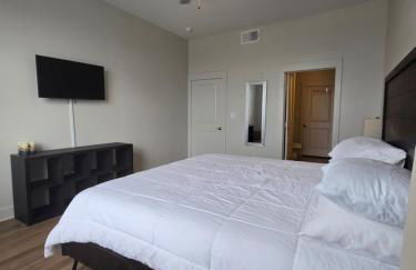 2bdrm/2 King beds/1Air mattress - Photo 10