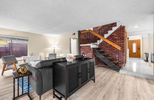 Mira Mesa Family Retreat 4BR with Balcony and Firepit - Photo 62