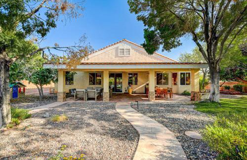 Luxury 6 BR Home Large Pool & Spa with Grassy Yard - Photo 34