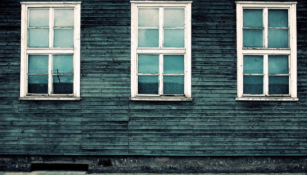 Parcourez le camp de concentration