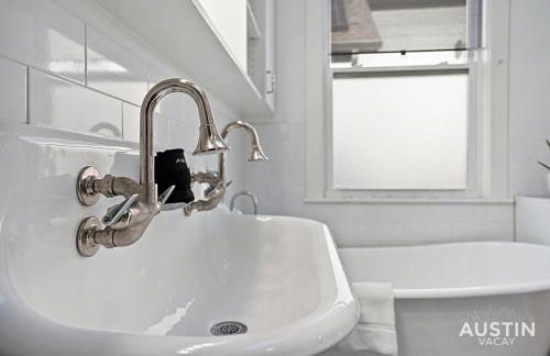 Impressive East Austin Gem Home That Has it All - Foto 39