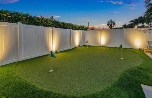 Walk to The Ave- Heated Pool, Spa, Golden Tee and Putting Green - mins to Beach- by Maven Vacation Rentals - Foto 10