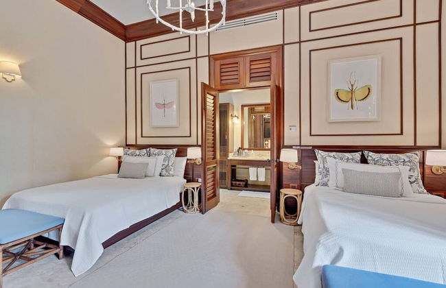 Magnificent Eight Bedroom Holiday Home - Photo 45