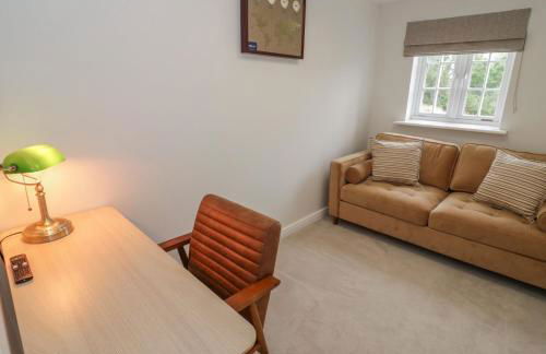 Silverstone Paddock Retreat - Photo 19