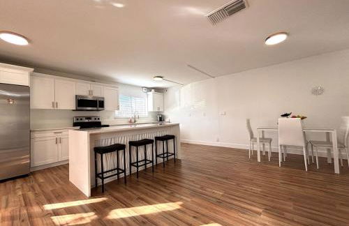 Bright 2BR Poolside Retreat Downtown Fort Myers - Foto 12