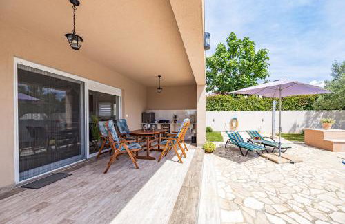 Villa Sunny Olive - Photo 15