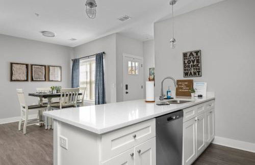 Brand New 2 Bedroom Condo - Photo 13