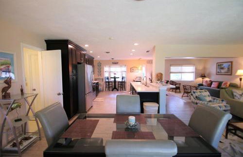 Tropical Beach House- 100 Steps to the Gulf! - Foto 13