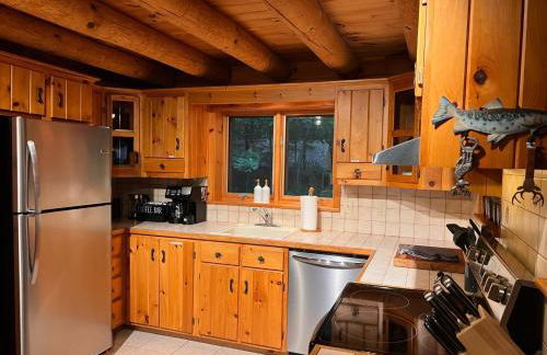 Poconos True Log Cabin with Sauna, Movie Theather, Hot Tub & Fire Pit! - Photo 21