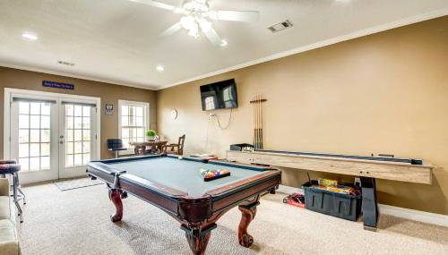 Lakefront Sparta Retreat with Dock and Game Room - Foto 3, Game Room