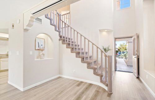 Pool-side Villa with Perfect Views - Foto 9