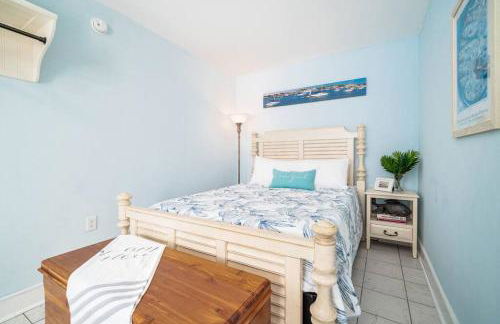 Why Knot Getaway...Rooftop with WaterView! Unit D - Foto 9