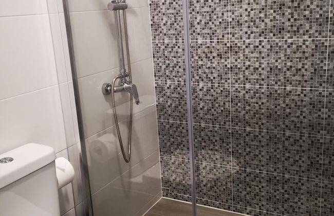 "room in Guest Room - Hostel Próximo A Praia P/ Surf Na Caparica" - Photo 5