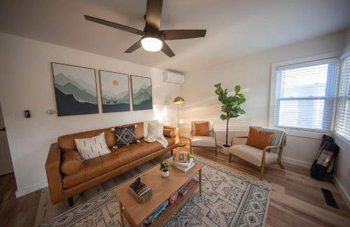 Centrally Located Cozy Modern Home in Bethel - Foto 54