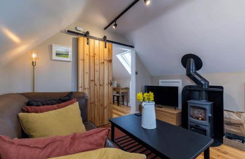 Hayloft with Log Burner and panoramic views - Photo 15