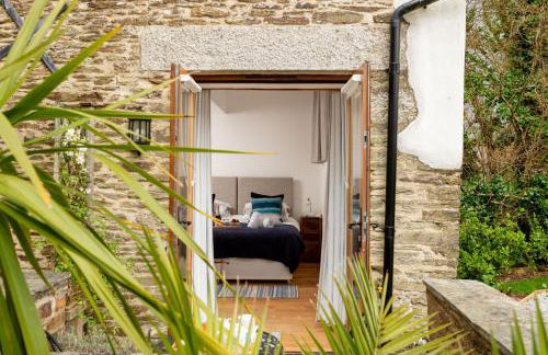 Water Mill at East Trenean Farm -Luxury Cornish Cottage sleeping 4 with hot tub, private garden, rural views and EV facilities - Foto 13