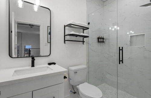 Urban Oasis with Top Houston Attractions nearby - Photo 32