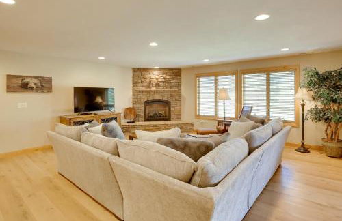 Hot Tub and Golf Course Views Luxe Sturgis Home! - Foto 29