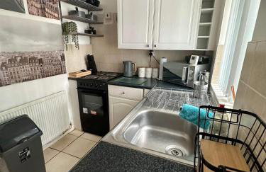 Lovely 2 bed apartment sleeps 5 - Foto 7