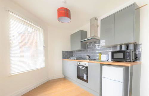 Riverside Rendezvous 1 bedroom Near Airport and City Centre SF - Foto 6