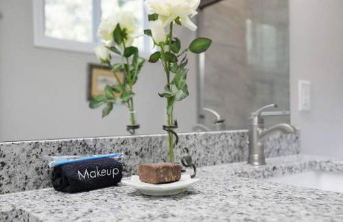 Bungalow Dream w Hot Tub, Fenced Yard & Fire Pit - Foto 38