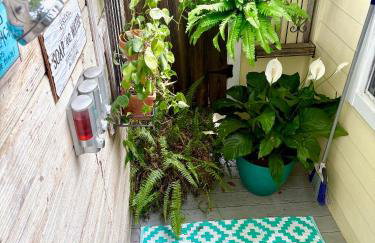 Romantic Beach Style Cottage close to everything! - Photo 11