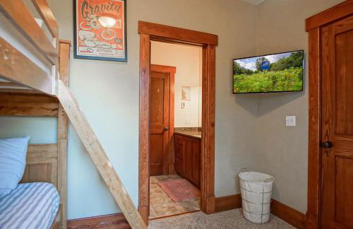 Slope side 8 BR at Sanctuary Majestic Mountain Top Estate 4800 square feet of quality sleeps 16 - Foto 53