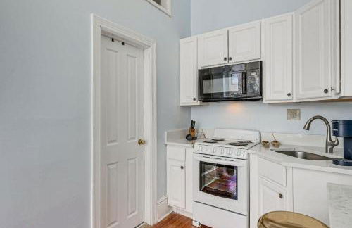 1 Block to Penn Station-Baltimore! Urban Studio - Photo 17