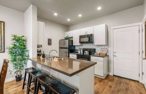 Spacious 2-Story, Pet&Fam Friendly, WFH, Gym&Pool - Foto 28