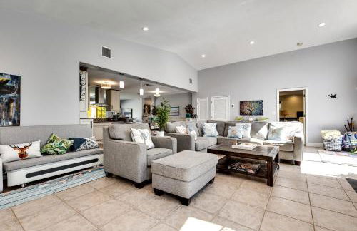 South Florida Spacious Oasis 4BR Retreat with 2 King Beds, Amazing Pool, near Beaches - Photo 43