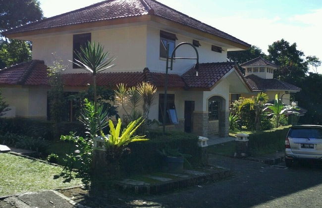 Villa Sabrina Bumi Ciherang - Photo 18