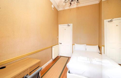 JOIVY 5 Bedroom Apt Near Meadows & George Square - Foto 62