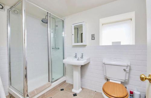 North Lodge - 17th Century Gate Cottage at Hassop Hall - Photo 13