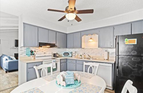 Beachy Getaway - Cozy and Secluded Lodge Home - Foto 31