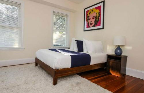 Stylish Apartment in Malden 20 Min from Boston #2 - Photo 2