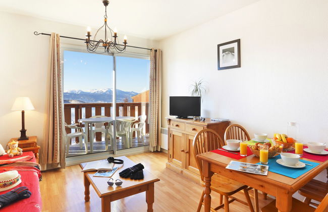 3 bedroom Apartment in Font-Romeu-Odeillo-Via with swimming pool and garden - Photo 10