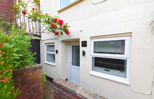 2-Bed Apartment - For Contractors & Business Travellers - Long Stays Welcome - Photo 70