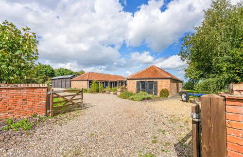 Seven Space - Willow Barn, Hot Tub & Scenic Rural Retreat - Photo 32