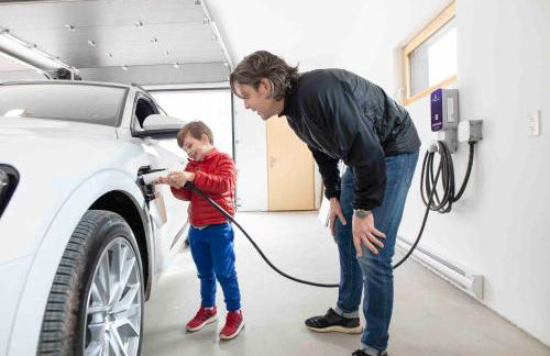 Stunning Modern Retreat! Year-Round Swim Spa | Hot Tub | Movie Room | Firepit - Foto 38