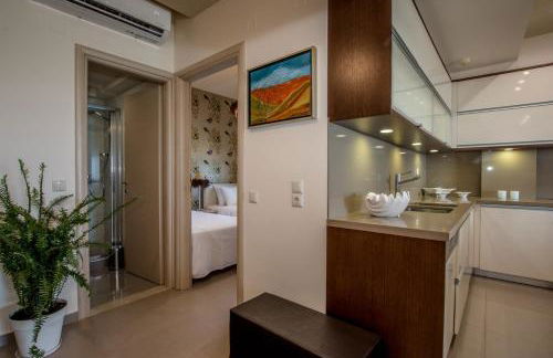 White Crystal Beachfront Apartment - Photo 6