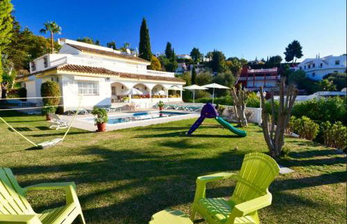 A lovely family villa with heated pool - Photo 37