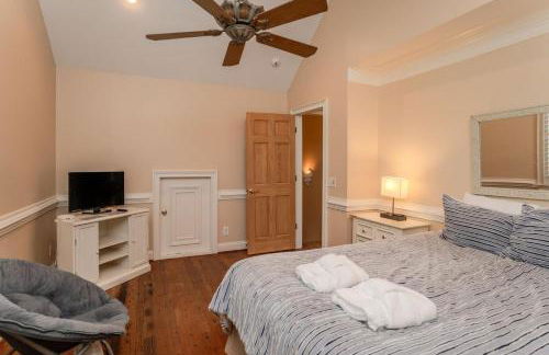 18 Fiddlers Cove Dr - 5 Bed/4 Bath w/ Resort Access & Golf Cart! - Photo 17