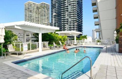 Amazing Condo with Pool at Midblock Miami - Foto 18