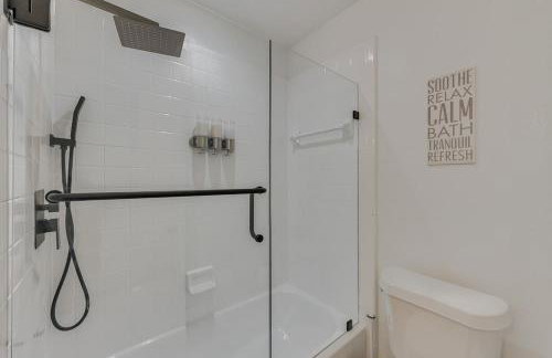 Elite 4BR 2BA Holiday Home with Hot Tub, Pool, and BBQ - Foto 27