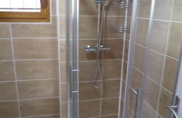 le chalet Cerdan - classé 3 étoiles - 5 personnes - 2 chambres- parking -garage-jardin-WIFI-rénové en 2023 - Foto 23