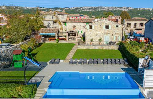 Villa Denis Village in Central Istria for 28 people pet friendly complex of 4 stone houses - Photo 1