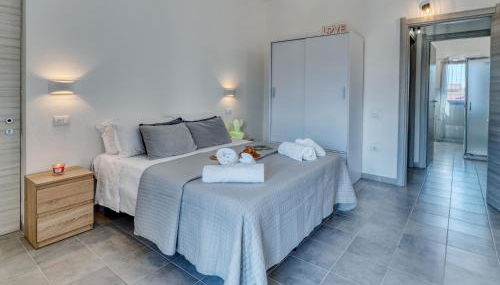 IzzHome Cozy Sunflowers - Photo 3, wardrobe