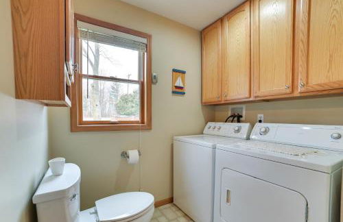 Waterfront Lake Huron Home - Private Beach! - Foto 23