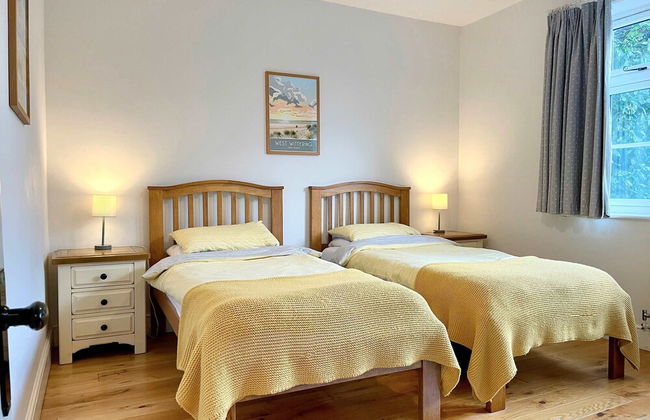 Charming Seaside Cottage - 5-min Walk to Beach - Photo 22